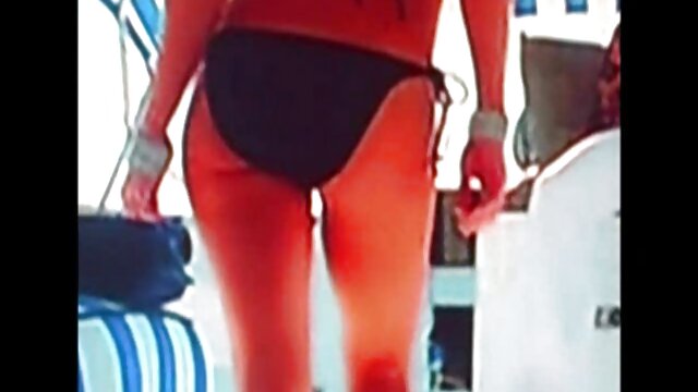 Adolescente pelirroja de tetas hentai sin censura sub español pequeñas se desnuda y se masturba